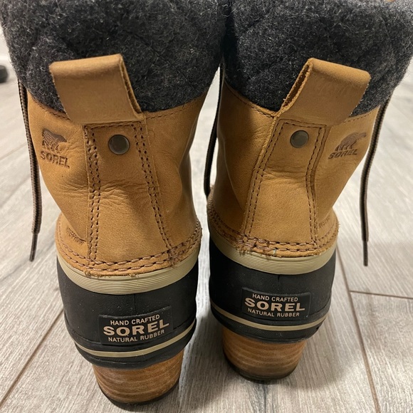 Sorel winter boots size 8 - Picture 3 of 7